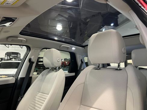 Used 2025 Land Rover Discovery Sport S image 21