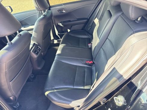 Used 2017 Honda Accord Touring image 25