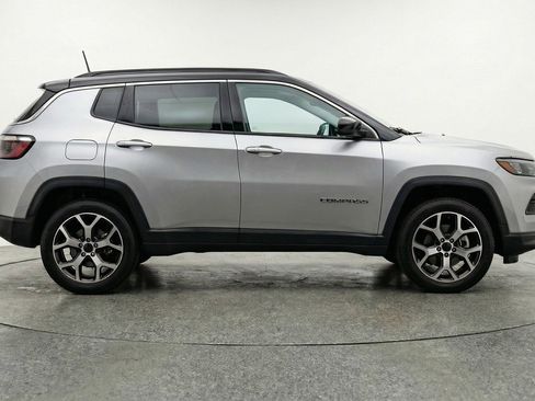 Used 2025 Jeep Compass Limited AWD/4WD image 11