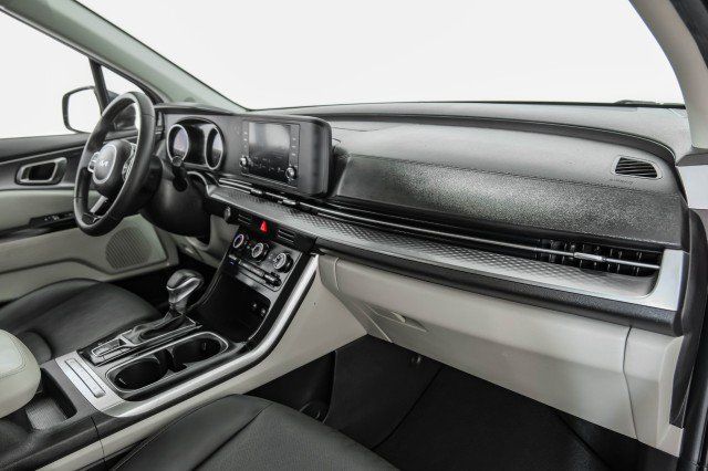 Used 2023 Kia Carnival LX FWD image 10