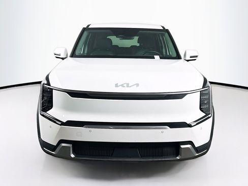 Used 2024 Kia EV9 Light Long Range image 2