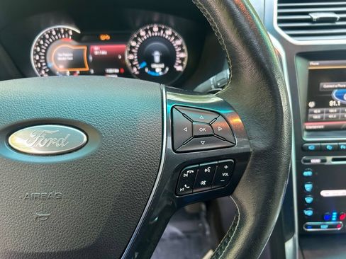Used 2016 Ford Explorer Platinum AWD/4WD image 23