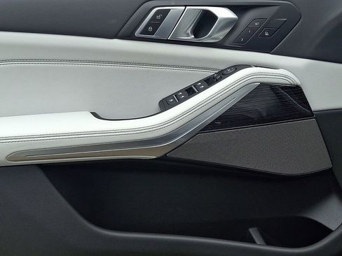 Used 2026 BMW X5 xDrive40i w/ M Sport Package image 13