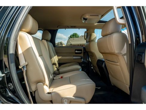 Used 2016 Toyota Sequoia Limited RWD image 18