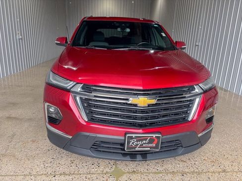 Used 2023 Chevrolet Traverse LT image 3