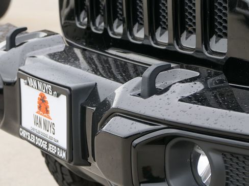 Used 2021 Jeep Wrangler Unlimited Sahara image 9