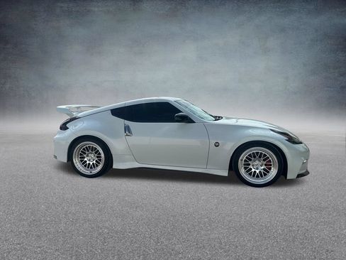 Used 2019 Nissan 370Z NISMO RWD image 6