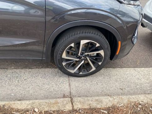 Used 2024 Mitsubishi Outlander SE image 13