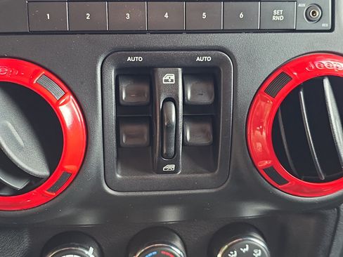 Used 2018 Jeep Wrangler Unlimited Sport S AWD/4WD image 21