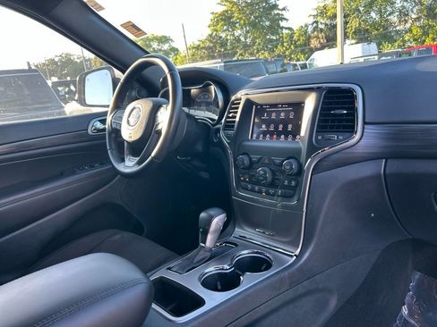 Used 2021 Jeep Grand Cherokee Laredo RWD image 25