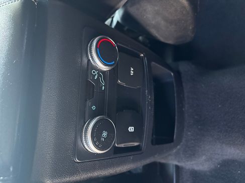 Used 2022 Ford Explorer XLT w/ Equipment Group 202A image 35