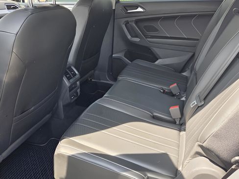 Used 2022 Volkswagen Tiguan SE image 10