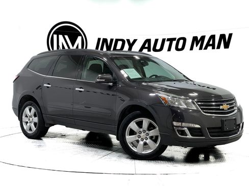 Used 2016 Chevrolet Traverse LT w/ Style and Technology Package FWD image 2