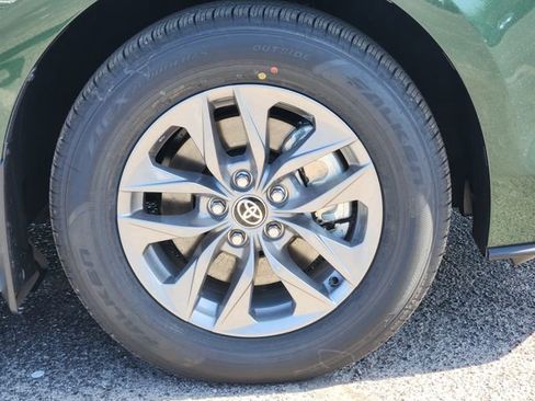 New 2026 Toyota Sienna XLE image 7