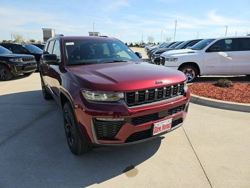 New 2026 Jeep Grand Cherokee L Limited w/ Limited Altitude Package AWD/4WD image 8