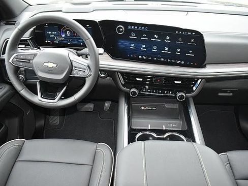 New 2026 Chevrolet Suburban Premier image 10