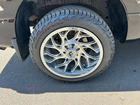Used 2017 Nissan Titan SV RWD image 11