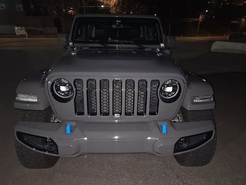 Used 2023 Jeep Wrangler Unlimited Sahara image 2