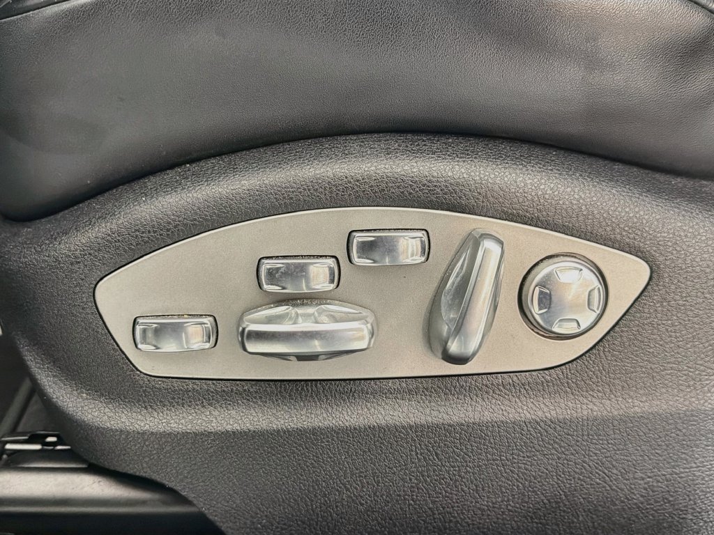 Certified 2023 Porsche Macan AWD/4WD image 22