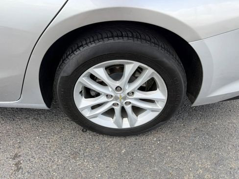 Used 2018 Chevrolet Malibu LT image 18