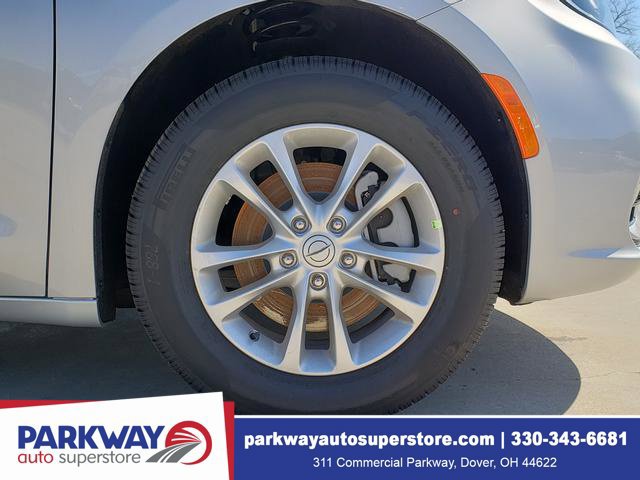 New 2026 Chrysler Pacifica Select AWD/4WD image 24