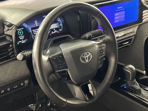 Used 2025 Toyota Camry XLE w/ Premium Plus Package FWD image 15