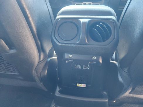 Used 2022 Jeep Wrangler Unlimited Rubicon image 12