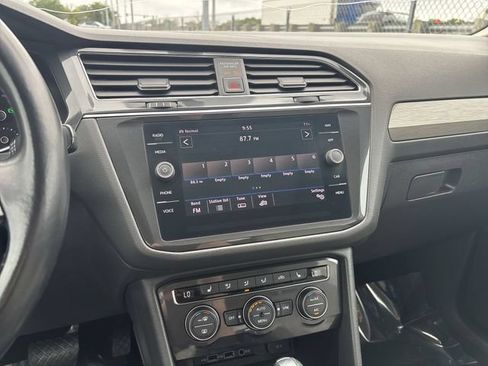 Used 2018 Volkswagen Tiguan SEL AWD/4WD image 25