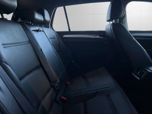 Used 2015 Volkswagen Golf S image 17