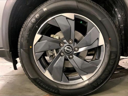 Used 2025 Nissan Rogue SV AWD/4WD image 11