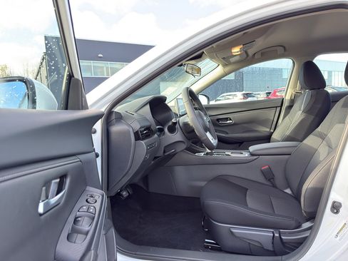 New 2025 Nissan Sentra SV image 10