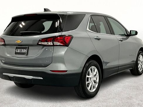 Used 2023 Chevrolet Equinox LT image 2