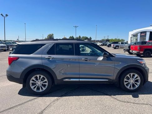 Used 2023 Ford Explorer XLT w/ Equipment Group 202A AWD/4WD image 9
