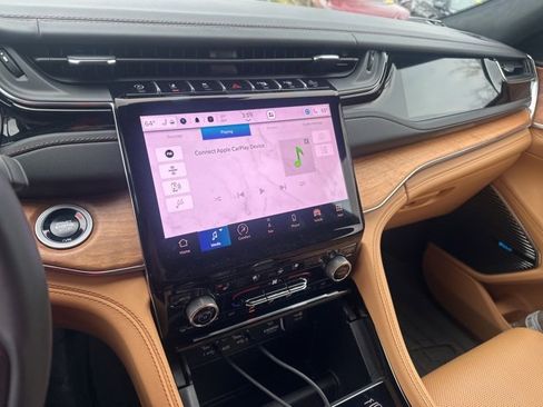 Used 2025 Jeep Grand Cherokee Summit image 14