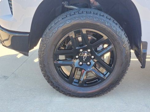 Used 2025 Chevrolet Silverado 1500 LT Trail Boss w/ Convenience Package II image 17