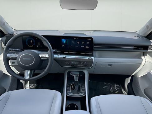 Used 2025 Hyundai Kona SEL image 11