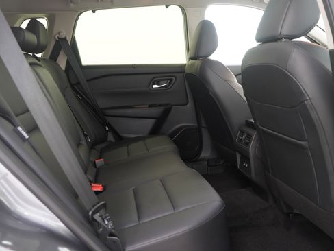 Used 2024 Nissan Rogue SV w/ SV Premium Package image 14