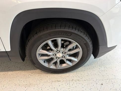 Used 2022 GMC Terrain SLT w/ LPO, Floor Liner Package AWD/4WD image 9