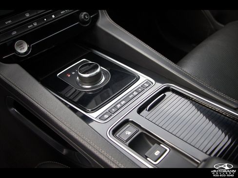 Used 2018 Jaguar F-PACE S AWD/4WD image 23