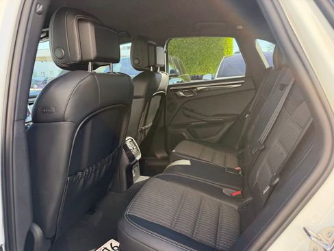 Used 2023 Porsche Macan Turbo image 6