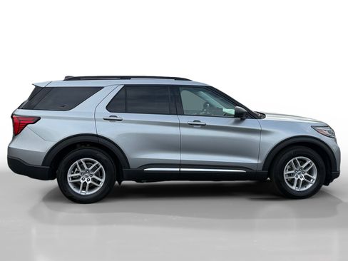 Used 2025 Ford Explorer Active w/ Active Comfort Package image 6