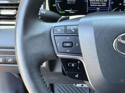 Used 2025 Toyota Camry XSE FWD image 11