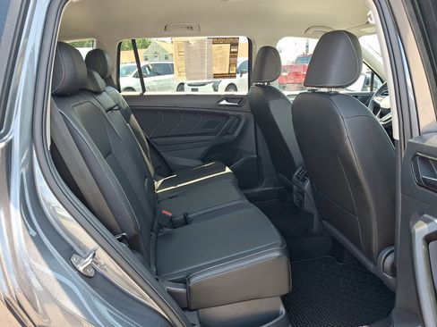 Used 2024 Volkswagen Tiguan SE AWD/4WD image 15
