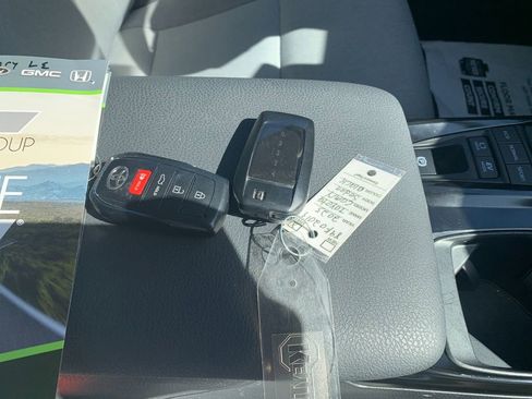 Used 2025 Toyota Camry LE w/ Convenience Package image 9