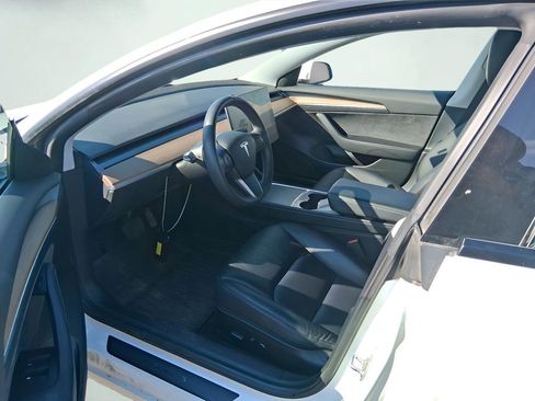 Used 2021 Tesla Model 3 Standard Range Plus image 2