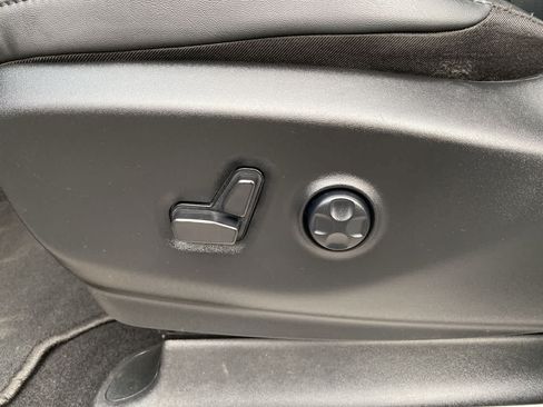 Used 2024 Chrysler Pacifica Touring-L FWD image 14