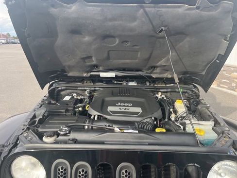 Used 2016 Jeep Wrangler Unlimited Sahara image 27