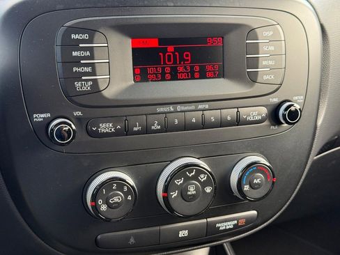 Used 2015 Kia Soul 5dr Wgn Auto Base image 15