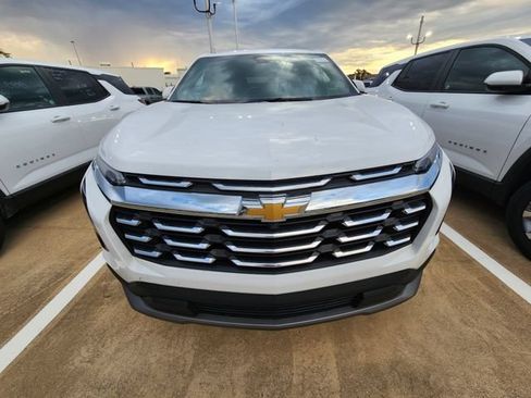 Used 2026 Chevrolet Equinox LT FWD image 2