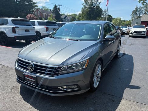 Used 2018 Volkswagen Passat 2.0T SE FWD image 3